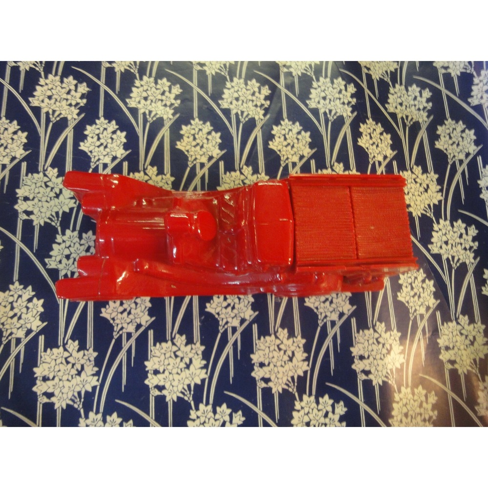Avon red vintage fire car truck bottle w/‎ wild country after shave 6 fl oz - Picture 2 of 7
